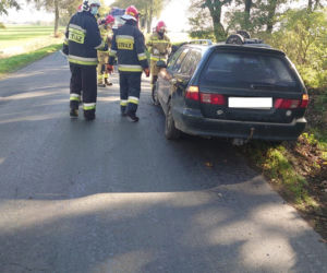 Dachowanie po zderzeniu przy zawracaniu. Kolizja na drodze Piotrowice-Święciechowa