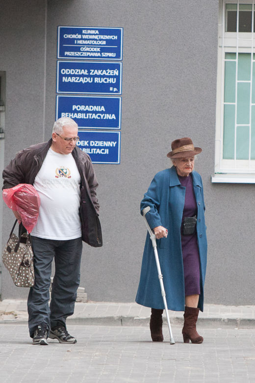 Żona generała Jaruzelskiego z wizytą w szpitalu