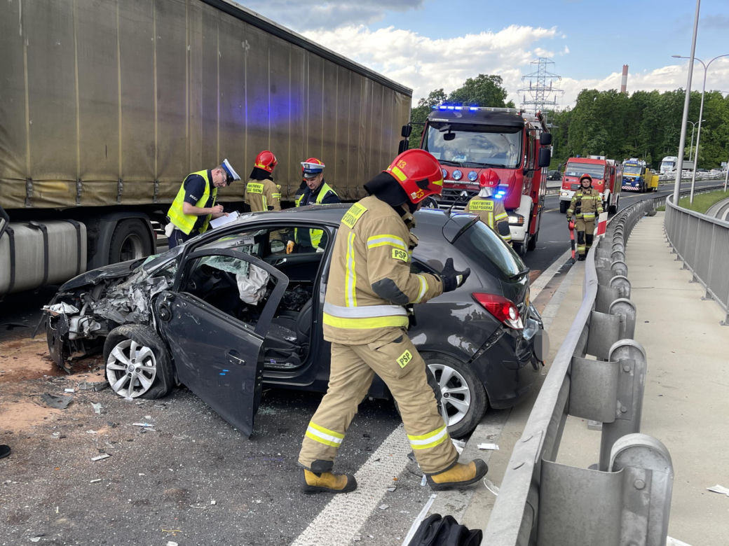 Potworna czołówka z ciężarówką na Żołnierskiej. Kierowca w stanie krytycznym