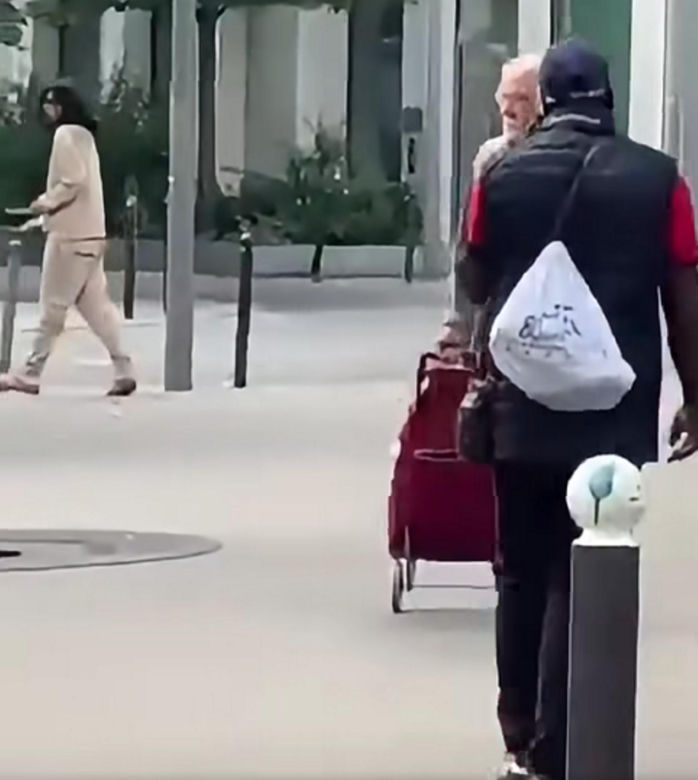 Krwawy atak w centrum Paryża. Nożownik rzucił się na kobiety, wszystko nagrała kamera