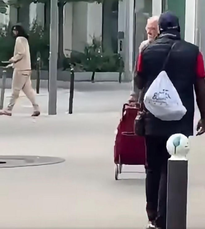 Krwawy atak w centrum Paryża. Nożownik rzucił się na kobiety, wszystko nagrała kamera