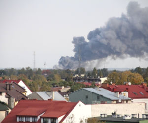 Pożar w Legionowie - ZDJĘCIA: Płonie hala z tworzywami sztucznymi przy ul. Sikorskiego