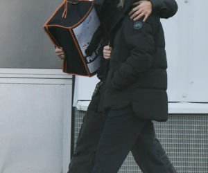 Maciej Musiał najpierw pieści auto, potem dziewczynę