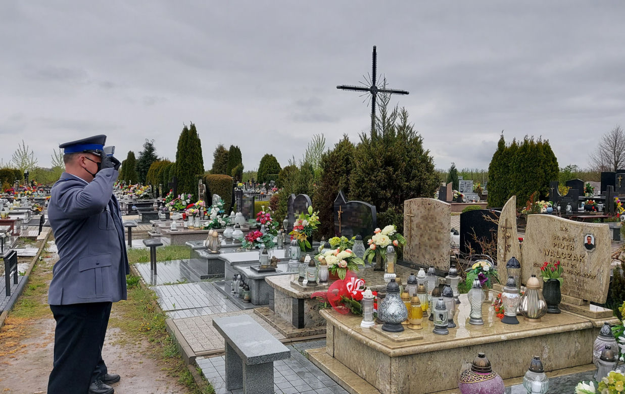 Ogromny huk rozerwał powietrze. Dwaj policjanci zginęli w zderzeniu radiowozów [ZDJĘCIA]