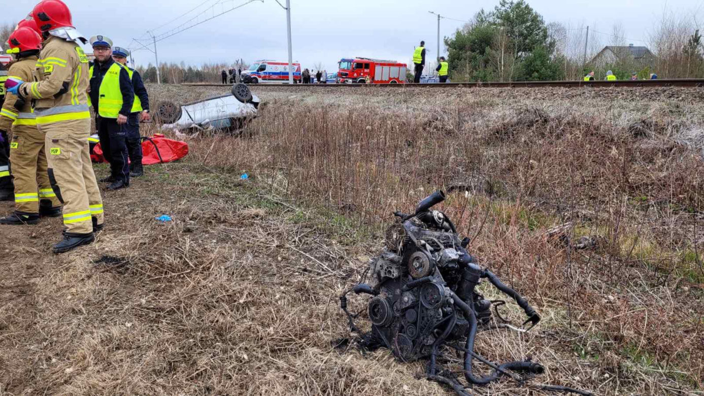 Straszna tragedia na przejeździe kolejowym. Rodzice zginęli, maluszek trafił do szpitala
