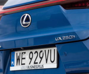 Range Rover Evoque D240 HSE vs Lexus UX 250h 