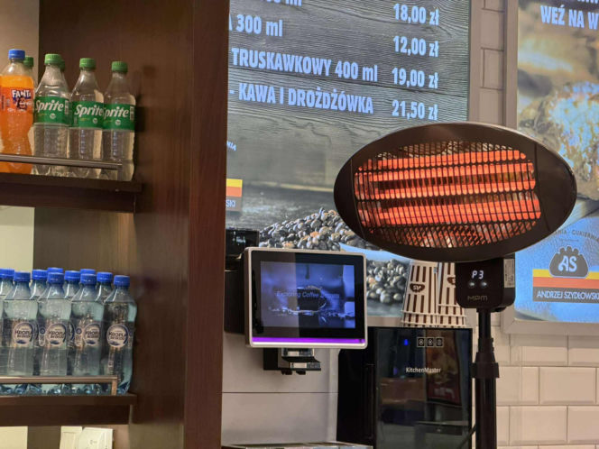 Pracownicy korzystają z prywatnych grzejników, a podróżującym - przyda się sporo cierpliwości