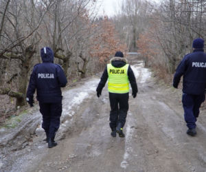 Tragiczny finał poszukiwań. Ciało 68-latka odnaleziono w bagiennym terenie