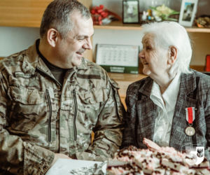 Podlaskie: Medal dla pani Danuty. Żołnierze zawsze mogli liczyć na jej dobre słowo i poczęstunek