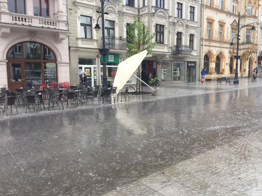 Krajobraz centrum Łodzi po burzy
