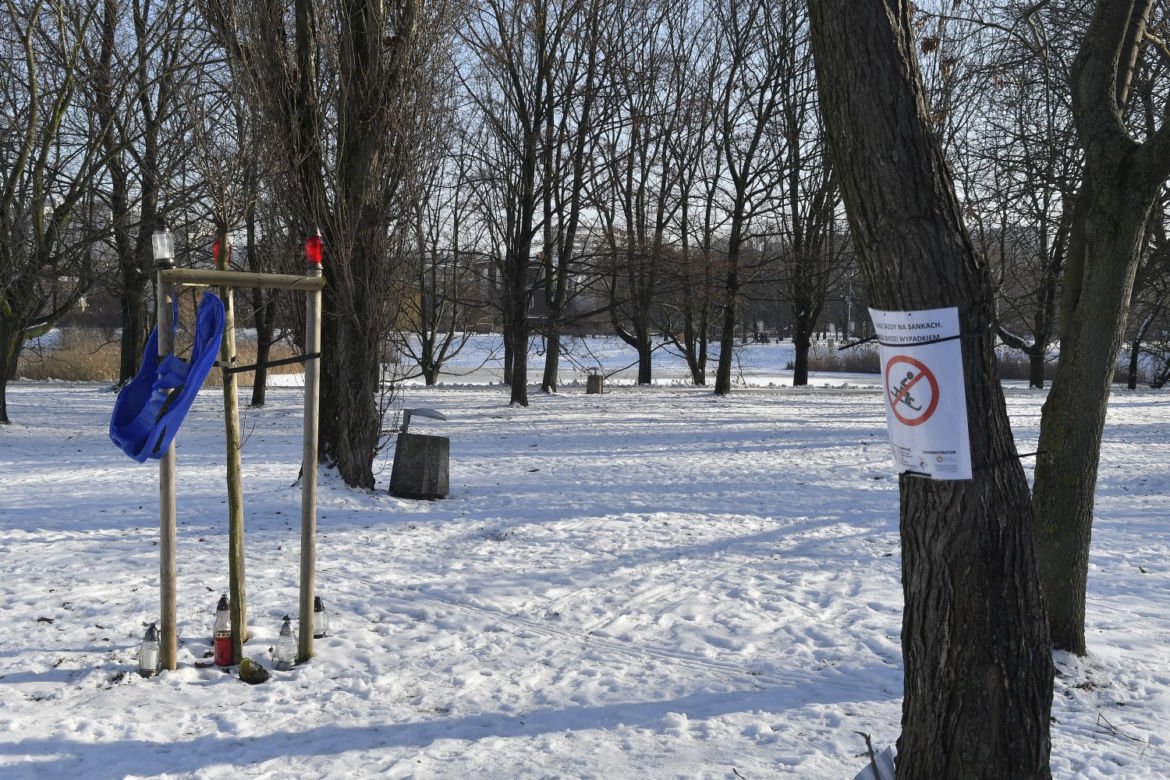 Mieszkańcy opłakują 12-latka, który zabił się na sankach