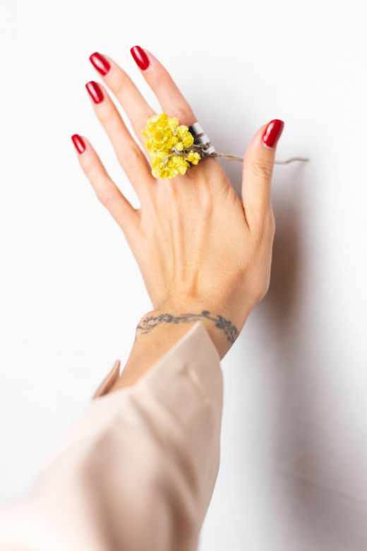 Manicure w stylu back to office. Te kolory idealnie pasują do biurowych outfitów