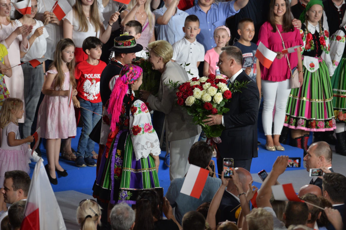 Wybory 2020. Duda gratuluje Trzaskowskiemu. Został wybuczany przez własny sztab