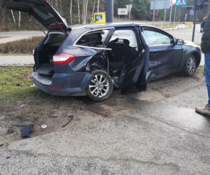 Zderzenie dwóch osobówek na skrzyżowaniu ulic Armii Krajowej i Zamczysko w Bydgoszczy! [ZDJĘCIA]