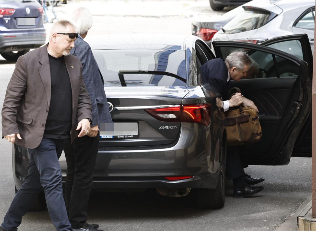 Kaczyński prosi o pieniądze