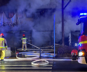 Pożar na targowisku przy ul. Bakalarskiej. Zatrzymano 36-letniego mężczyznę