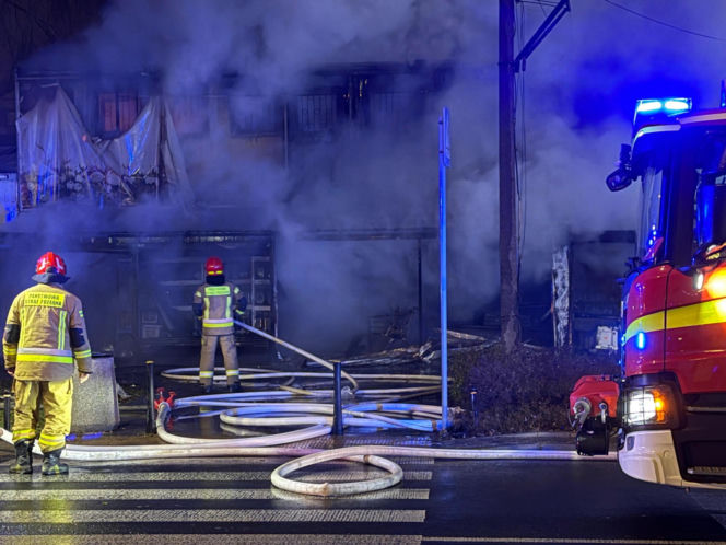 Pożar na targowisku przy ul. Bakalarskiej. Zatrzymano 36-letniego mężczyznę