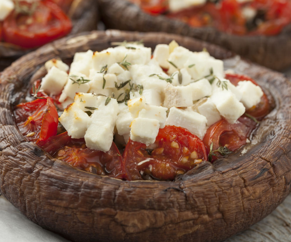 Pieczarki portobello faszerowane po grecku: lepszych jeszcze nie jedliście! 
