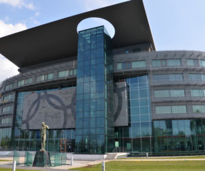 Wszyscy na to czekali. Wielka zmiana w siedzibie PKOl, czekali prawie do północy