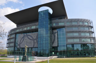 Wszyscy na to czekali. Wielka zmiana w siedzibie PKOl, czekali prawie do północy