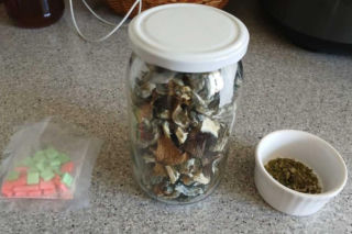 Kilogramy narkotyków i specjalistyczna uprawa