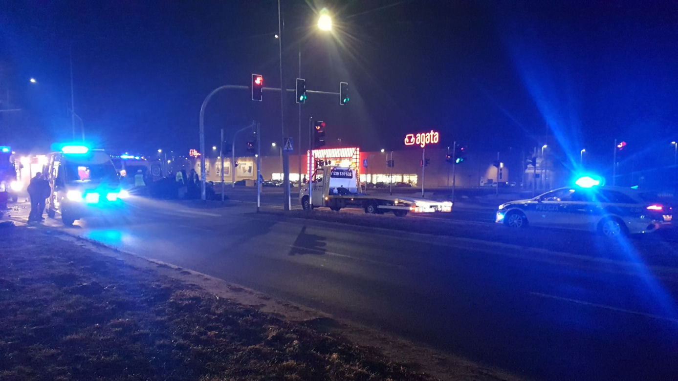Karambol w Toruniu! Zderzyły się dwa samochody osobowe