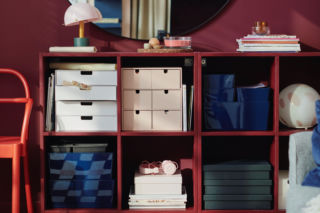 Ciemna czerwień w kolekcji mebli i dodatków IKEA