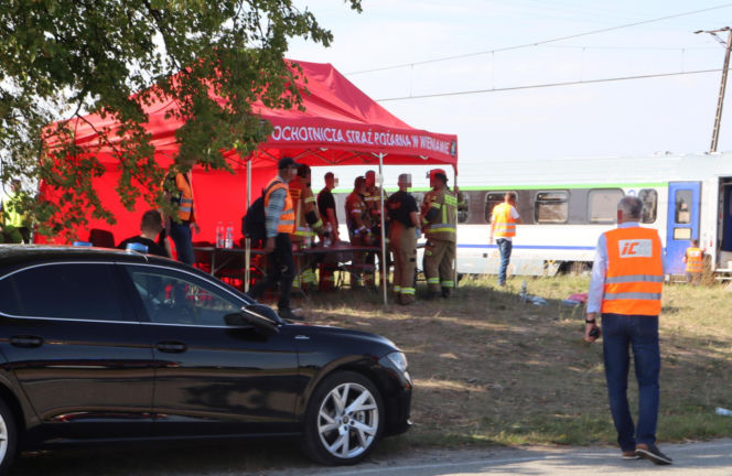 Miejsce katastrofy kolejowej. Pasażerowie opowiedzieli nam, co działo się tuż po zderzeniu z ciężarówką