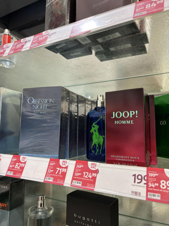 Wyprzedaż perfum w Rossmannie