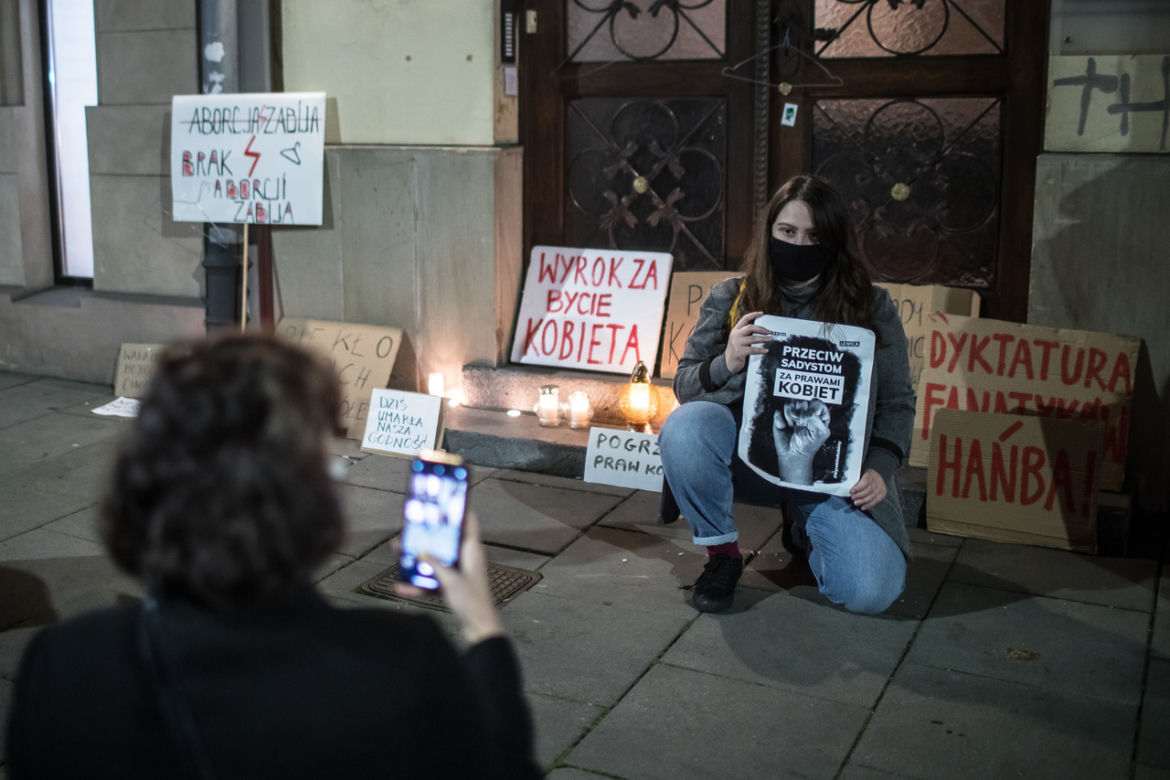 Pogrzeb praw kobiet. Protest po wyroku TK w Krakowie