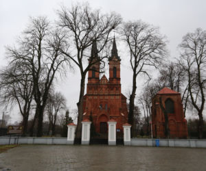 Makabra w Rozniszewie. Mąż zabił żonę i ranił syna	