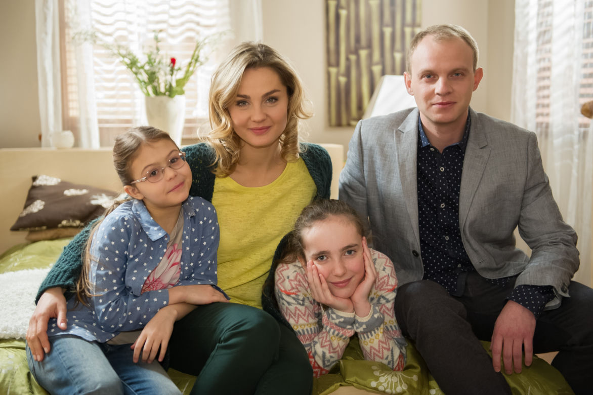 Na Wspólnej.Tosia (Julia Lewenfisz-Górka), Ula (Ania Niedźwiecka), Zuza (Małgorzata Socha), Kamil (Kazimierz Mazur)