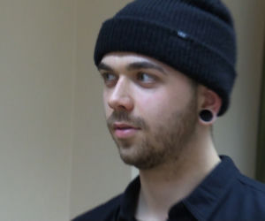 Dominik z Wrocławia uczy dziewczyny jak chodzić na obcasach