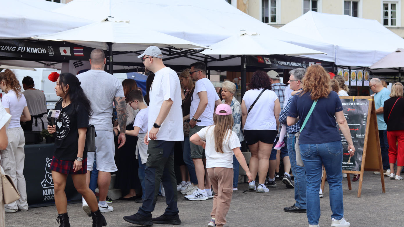 Tłumy na placu Zamkowym w Lublinie
