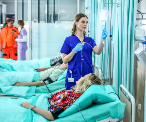 Szpital św. Anny, odcinek 87: Strzelanina przed szpitalem! Postrzelona pielęgniarka walczy o życie