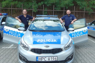 Kujawsko-pomorskie: niemowlę w rozgrzanym samochodzie. Uratowali je policjanci
