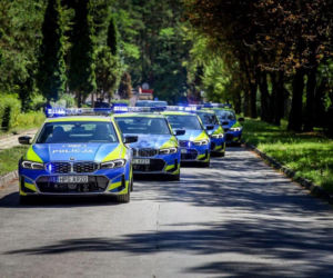 „Bestie” na świętokrzyskich drogach! Policja odbiera nowe BMW M340i xDrive i laserową broń na piratów