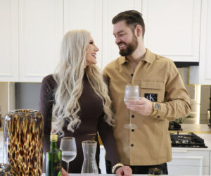 Lata temu wygrała Projekt Lady, teraz pokazała jak mieszka! Biel i złoto biją po oczach