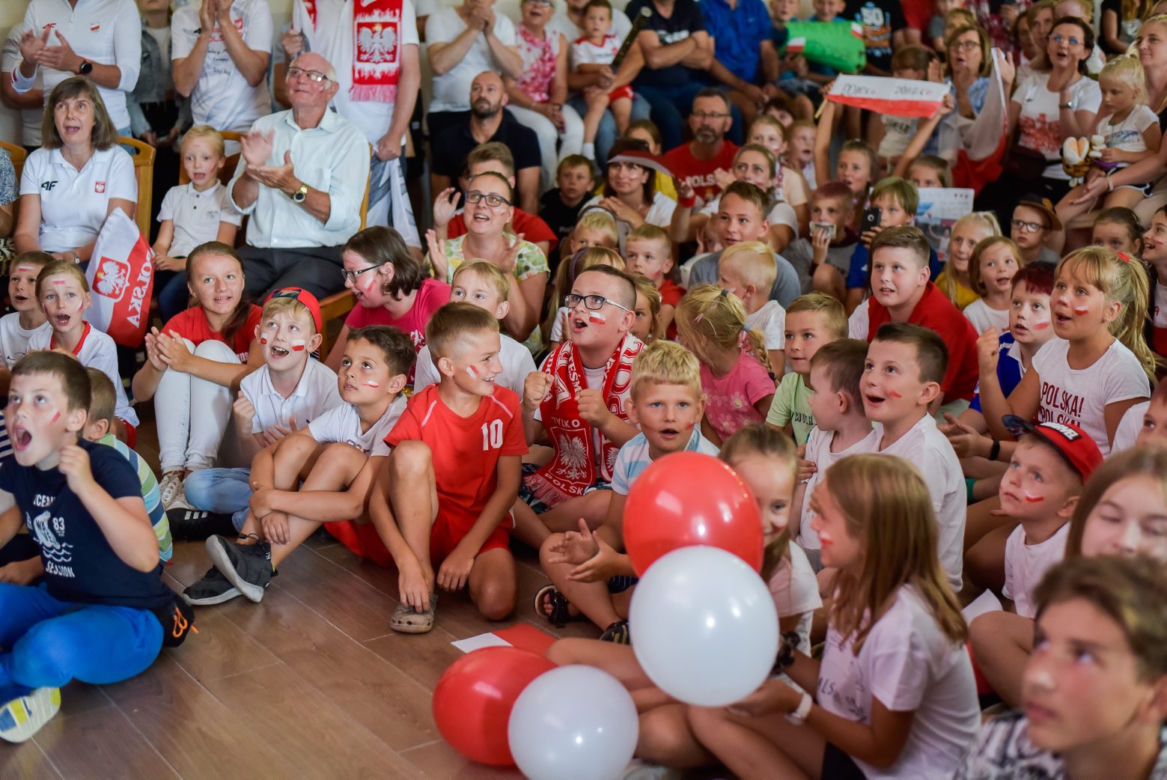 Strefa kibica w Osowie, rodzinnej wsi Patryka Dobka