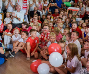 Strefa kibica w Osowie, rodzinnej wsi Patryka Dobka
