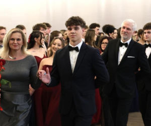 Barbara Nowacka zatańczyła Poloneza na studniówce!