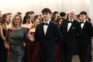 Barbara Nowacka zatańczyła Poloneza na studniówce!