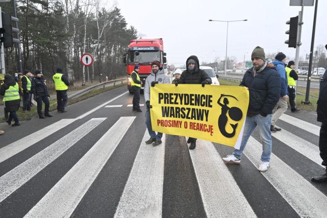 Mają dość korków, chcą buspas. W godzinach szczytu protestowali na pasach
