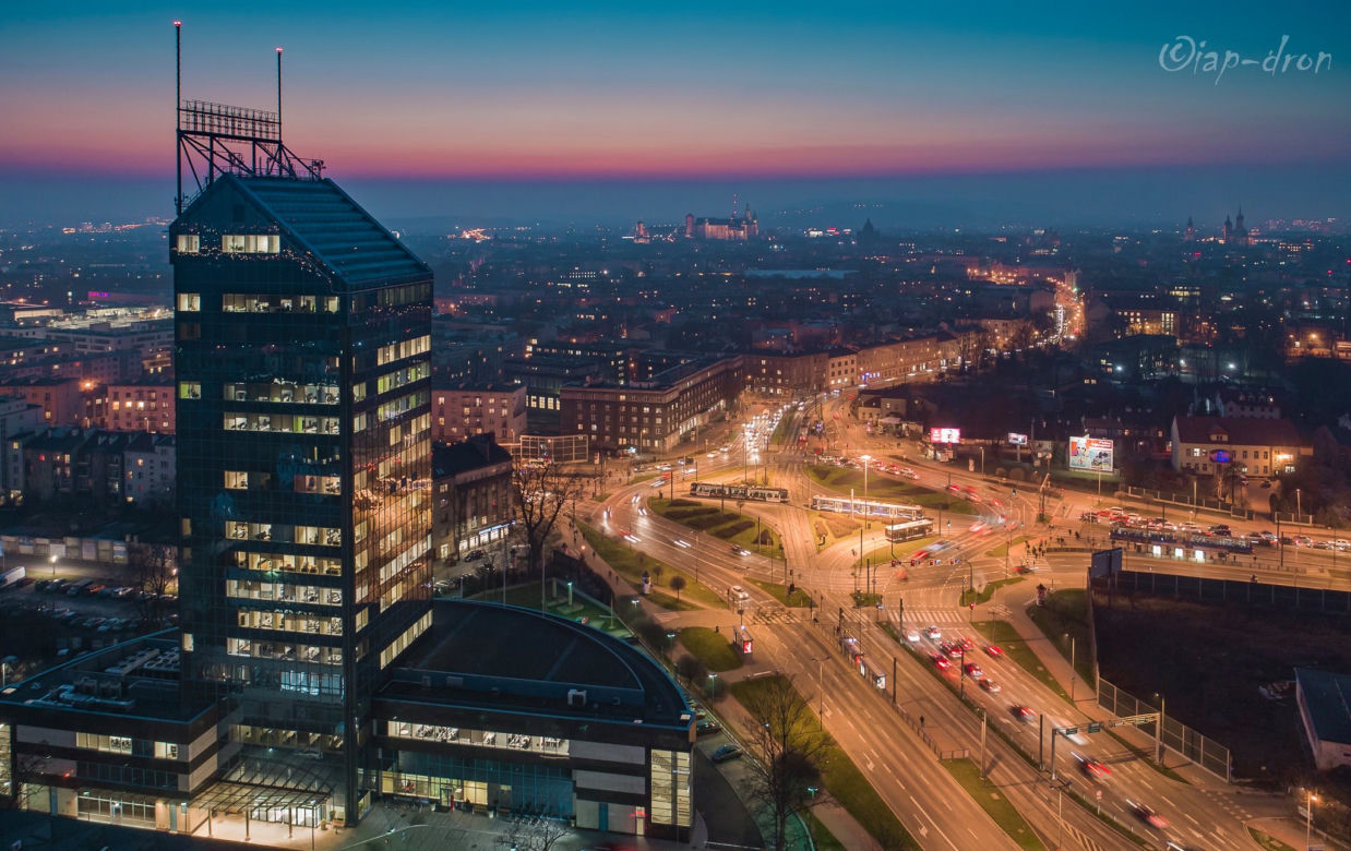 Kraków niczym Las Vegas. Takich zdjęć nocnego miasta jeszcze nie widziałeś