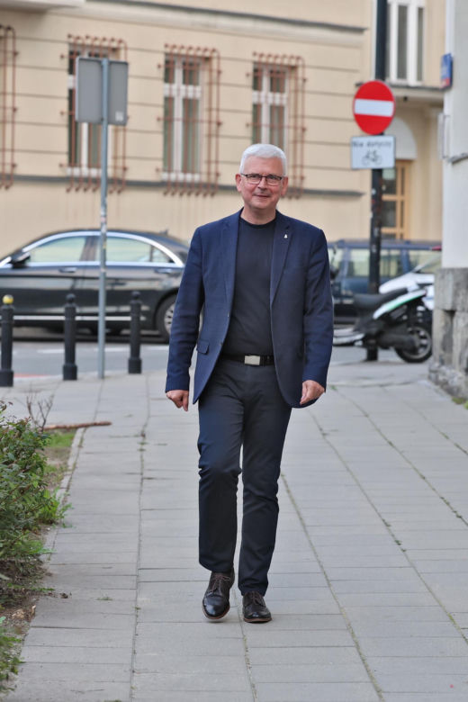 Zamiast na Nowogrodzkiej, Morawiecki i jego stronnicy spotkali się przy Konopnickiej. Były cukierki dla dziennikarzy