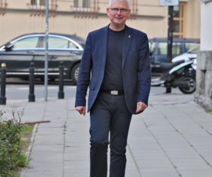Zamiast na Nowogrodzkiej, Morawiecki i jego stronnicy spotkali się przy Konopnickiej. Były cukierki dla dziennikarzy