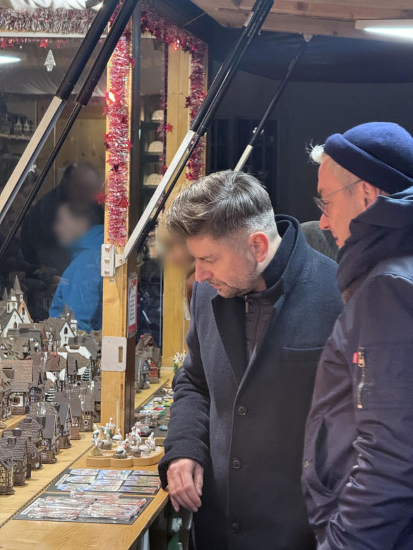 Biedroń i Śmiszek szukają prezentów pod choinkę,