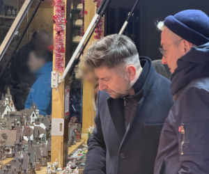 Biedroń i Śmiszek szukają prezentów pod choinkę,