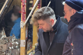 Biedroń i Śmiszek szukają prezentów pod choinkę,