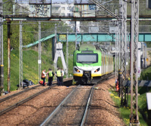 Pociąg Kolei Mazowieckich potrącił śmiertelnie mężczyznę